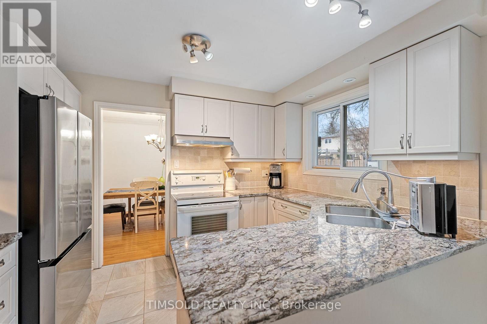 83 Senator Reesor'S Drive, Markham, ON - Indoor Photo Showing Kitchen With Double Sink