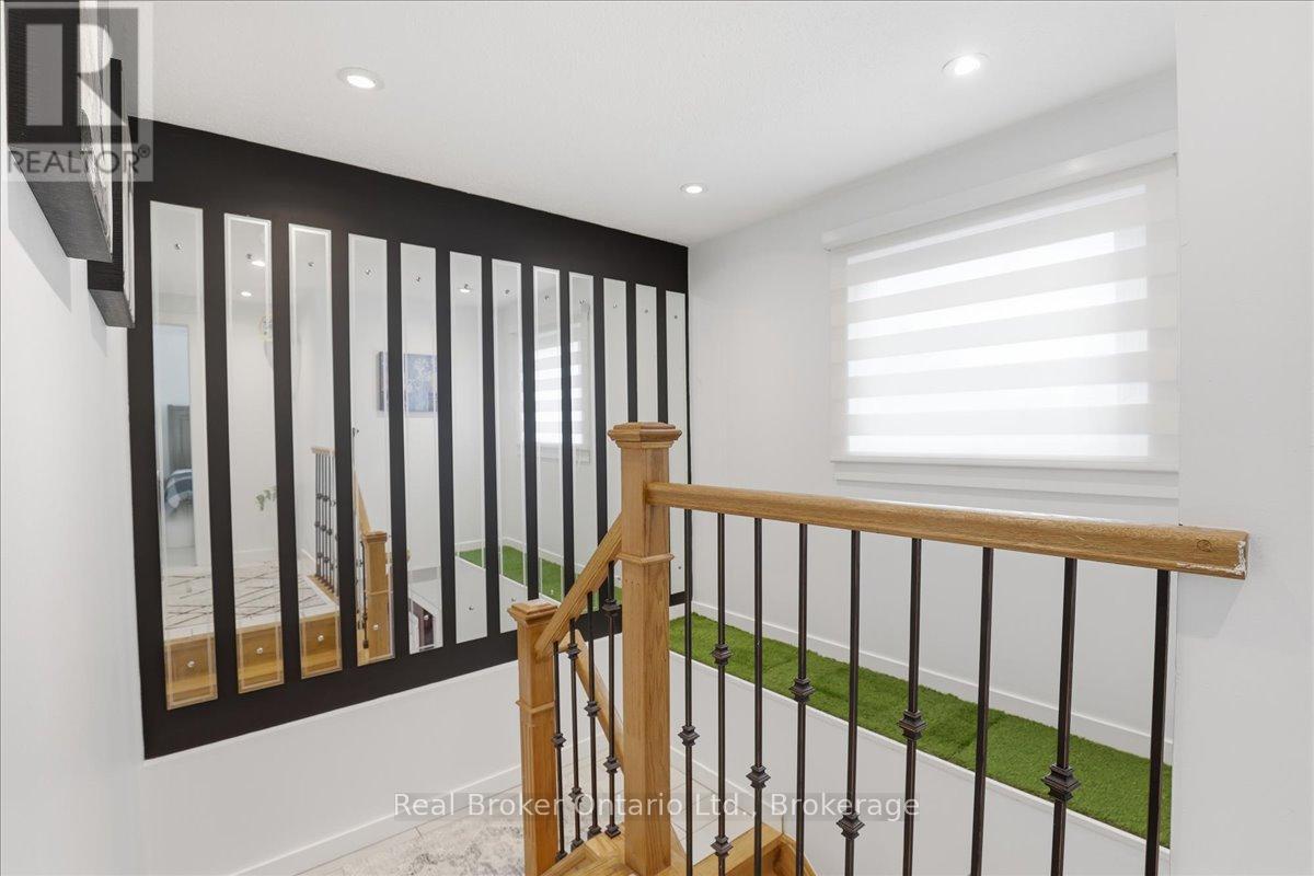 9 Holm Street, Cambridge, ON - Indoor Photo Showing Other Room