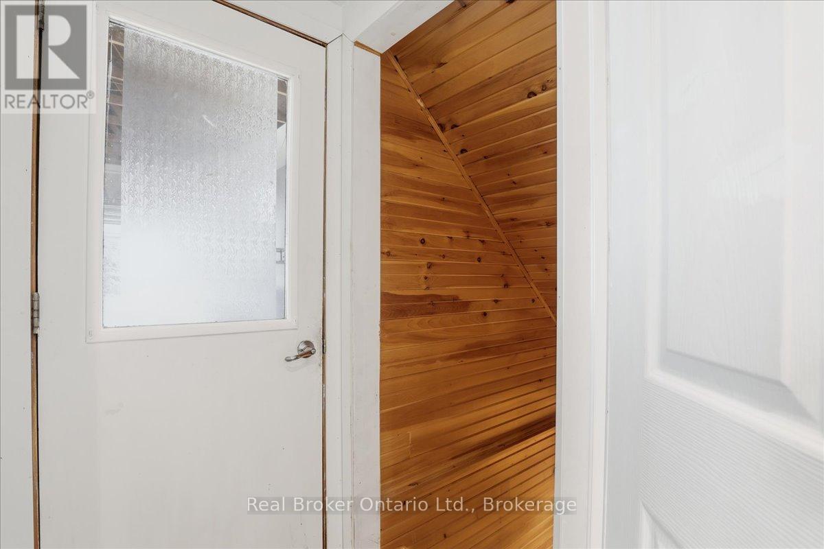 9 Holm Street, Cambridge, ON - Indoor Photo Showing Other Room
