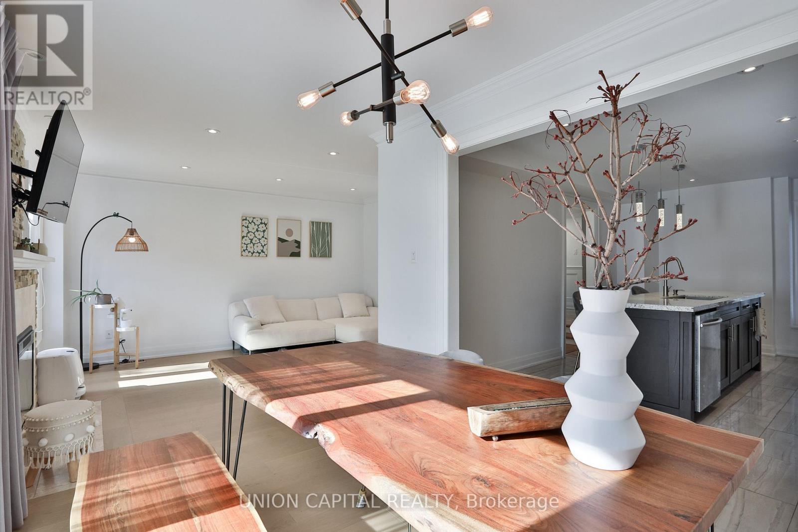 168 Kingsbridge Garden Circle, Mississauga, ON - Indoor