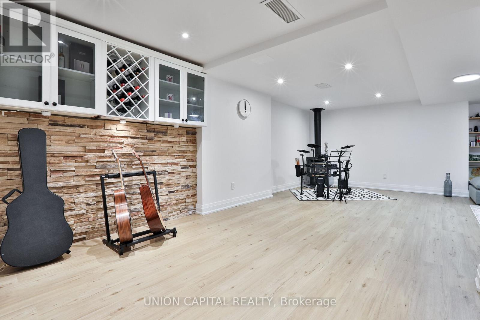 168 Kingsbridge Garden Circle, Mississauga, ON - Indoor
