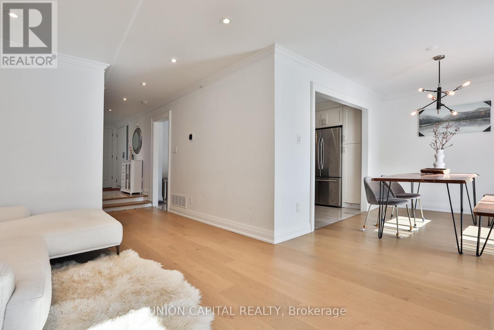 168 Kingsbridge Garden Circle, Mississauga, ON - Indoor
