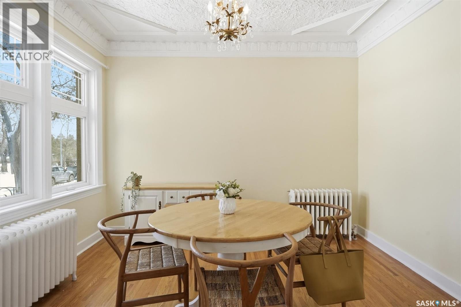 921 10Th Avenue N, Saskatoon, SK - Indoor Photo Showing Dining Room