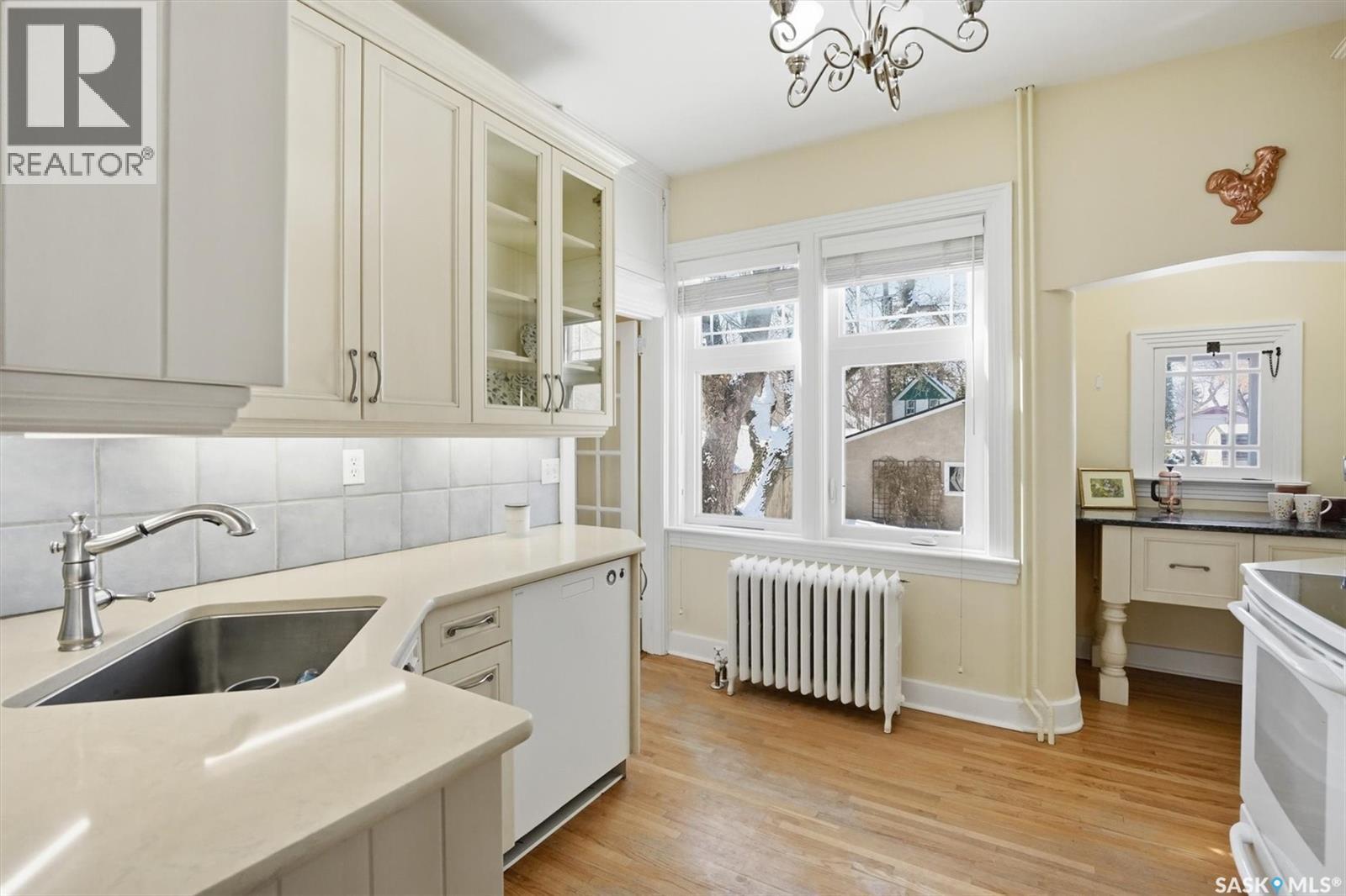921 10Th Avenue N, Saskatoon, SK - Indoor Photo Showing Kitchen