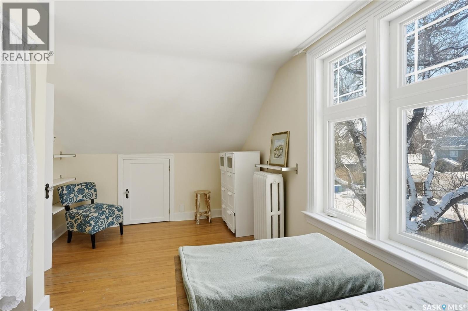 921 10Th Avenue N, Saskatoon, SK - Indoor Photo Showing Bedroom