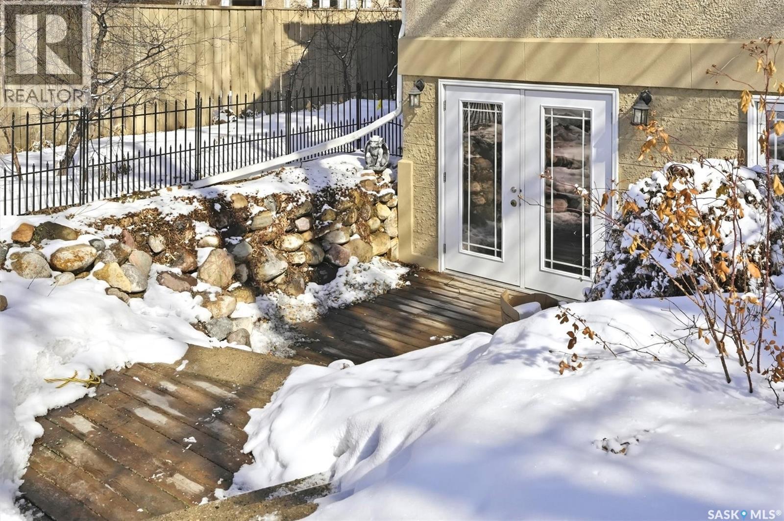 921 10Th Avenue N, Saskatoon, SK - Outdoor