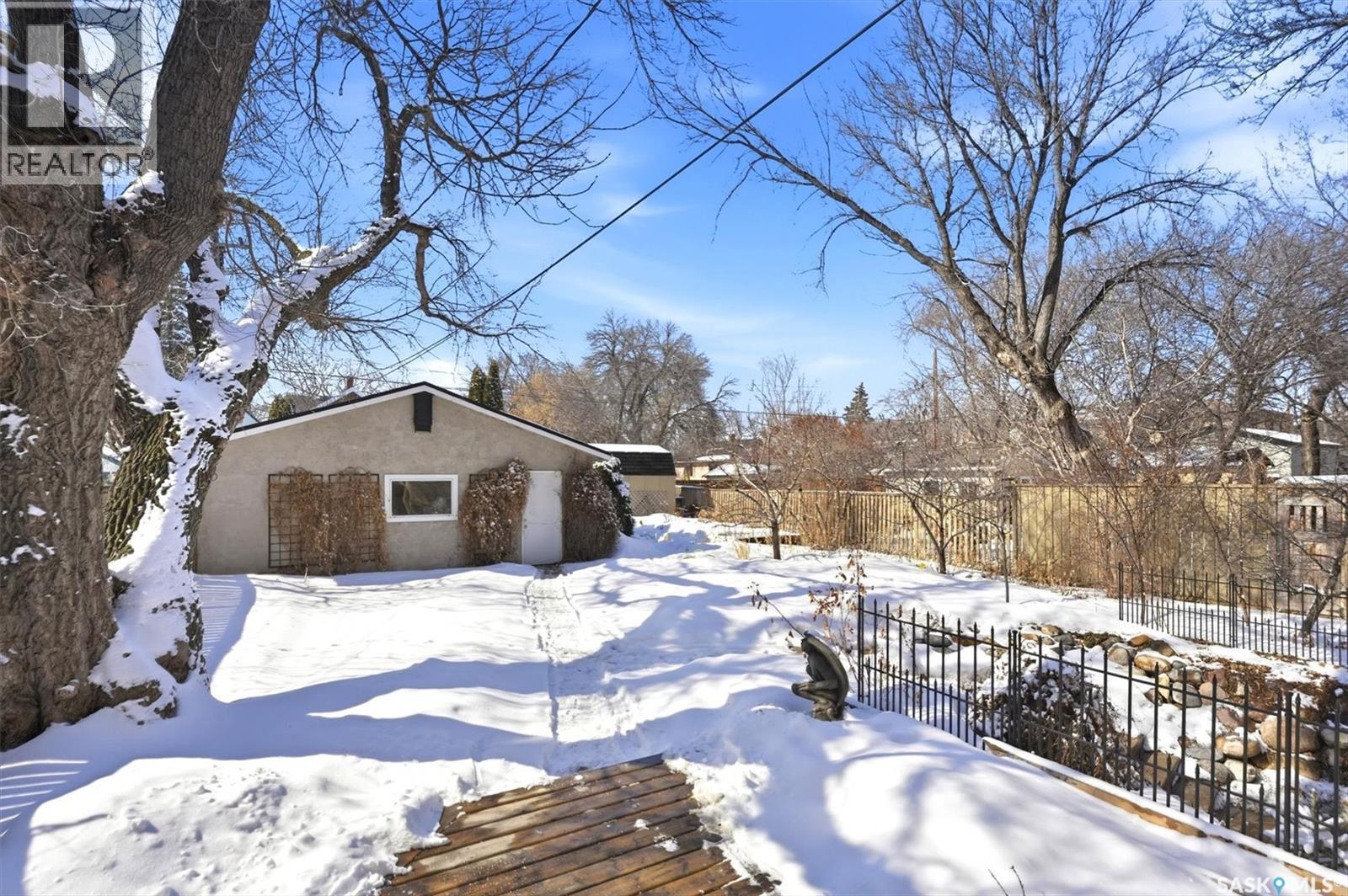 921 10Th Avenue N, Saskatoon, SK - Outdoor