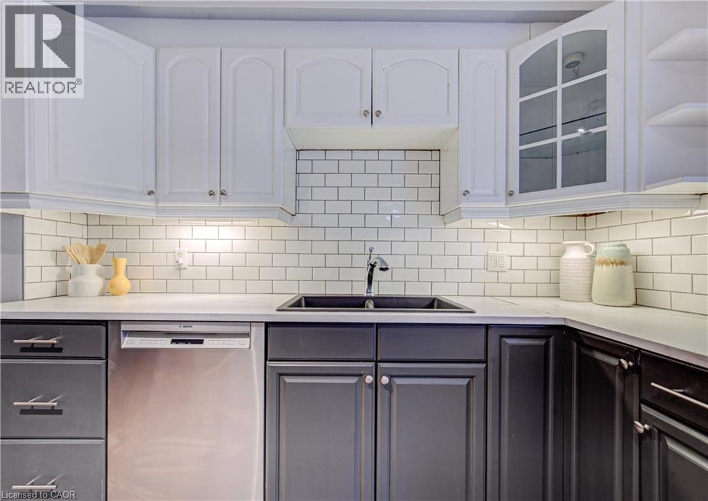 227 East 23Rd Street, Hamilton, ON - Indoor Photo Showing Kitchen With Double Sink