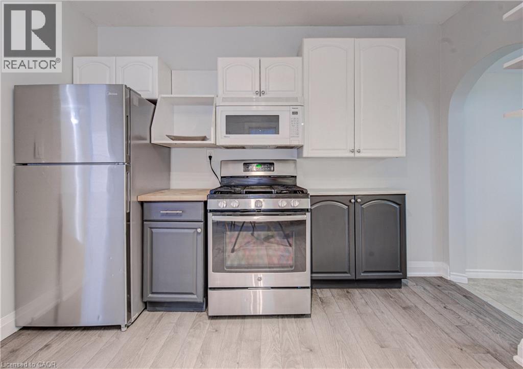 227 East 23Rd Street, Hamilton, ON - Indoor Photo Showing Kitchen
