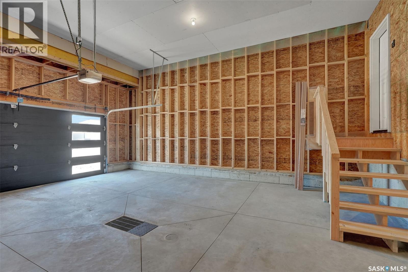 4327 Wild Rose Drive, Regina, SK - Indoor Photo Showing Garage