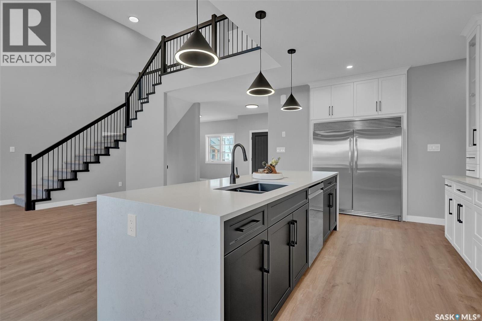 4327 Wild Rose Drive, Regina, SK - Indoor Photo Showing Kitchen With Double Sink With Upgraded Kitchen