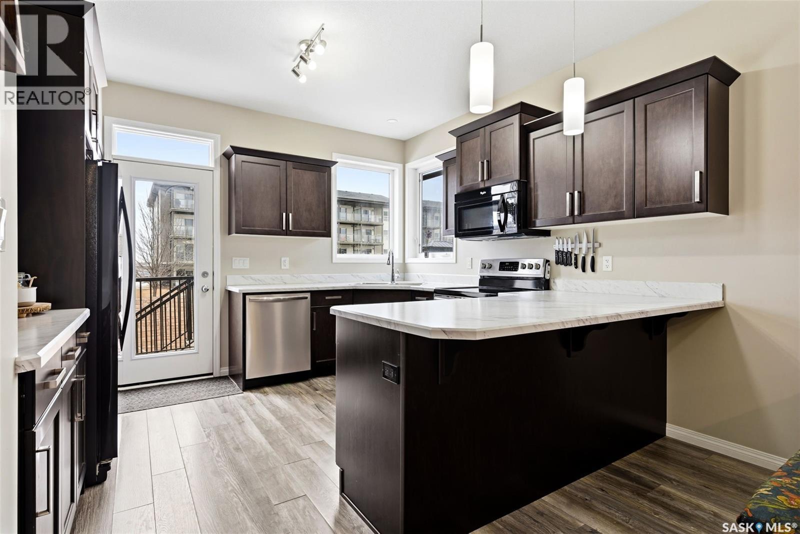 5381 Mckenna Crescent, Regina, SK - Indoor Photo Showing Kitchen With Double Sink With Upgraded Kitchen