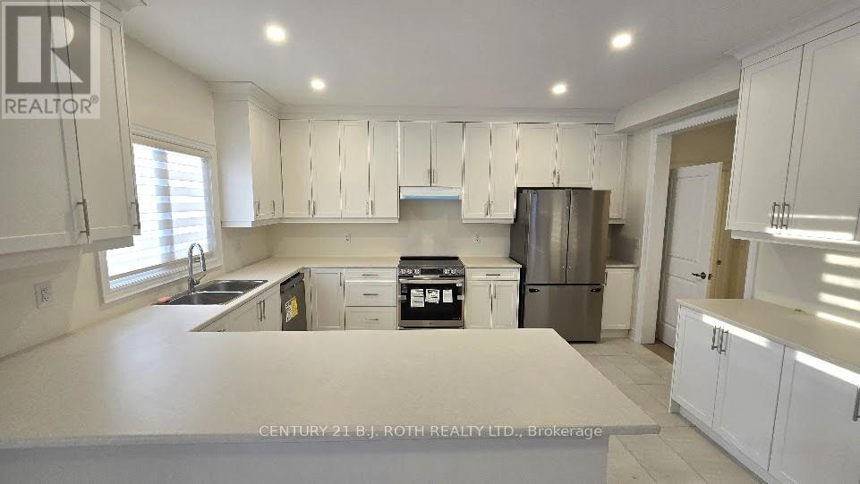 61 Ruby Ridge, Oro-Medonte, ON - Indoor Photo Showing Kitchen With Double Sink