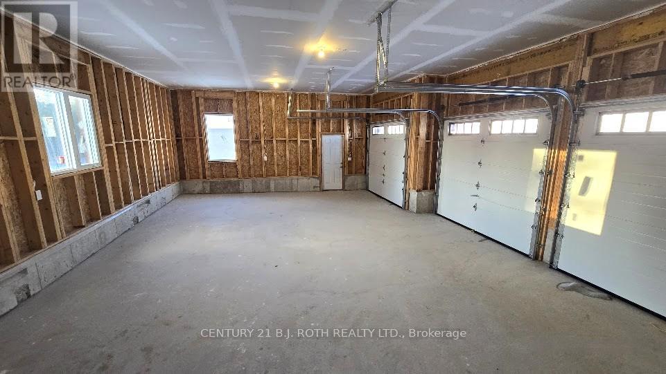 61 Ruby Ridge, Oro-Medonte, ON - Indoor Photo Showing Garage