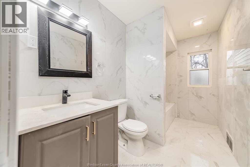 1114 Edward Unit# Upper, Windsor, ON - Indoor Photo Showing Bathroom