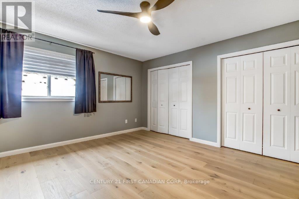 Master bedroom with double closets - 2 - 609 Colborne Street, London East (East F), ON - Indoor