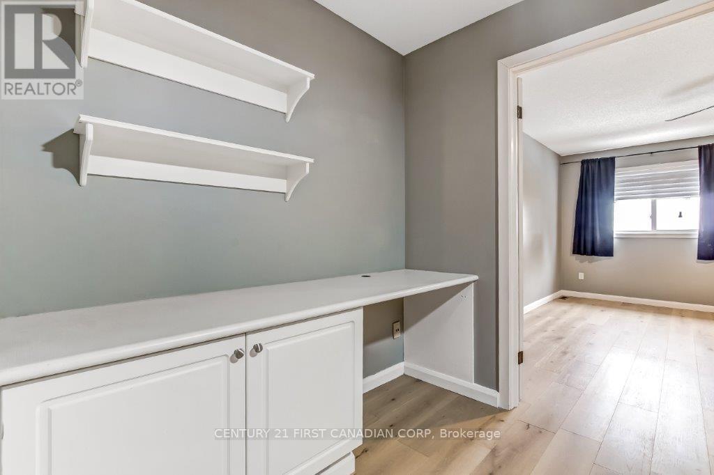 Study alcove in upper hall - 2 - 609 Colborne Street, London East (East F), ON - Indoor Photo Showing Other Room