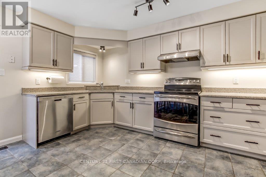2 - 609 Colborne Street, London East (East F), ON - Indoor Photo Showing Kitchen