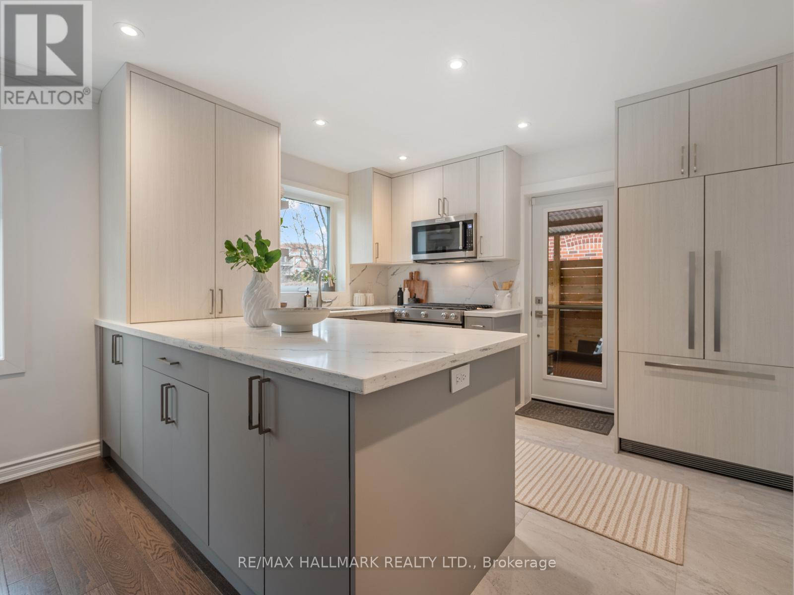 8 Glenvale Boulevard, Toronto, ON - Indoor Photo Showing Kitchen With Upgraded Kitchen