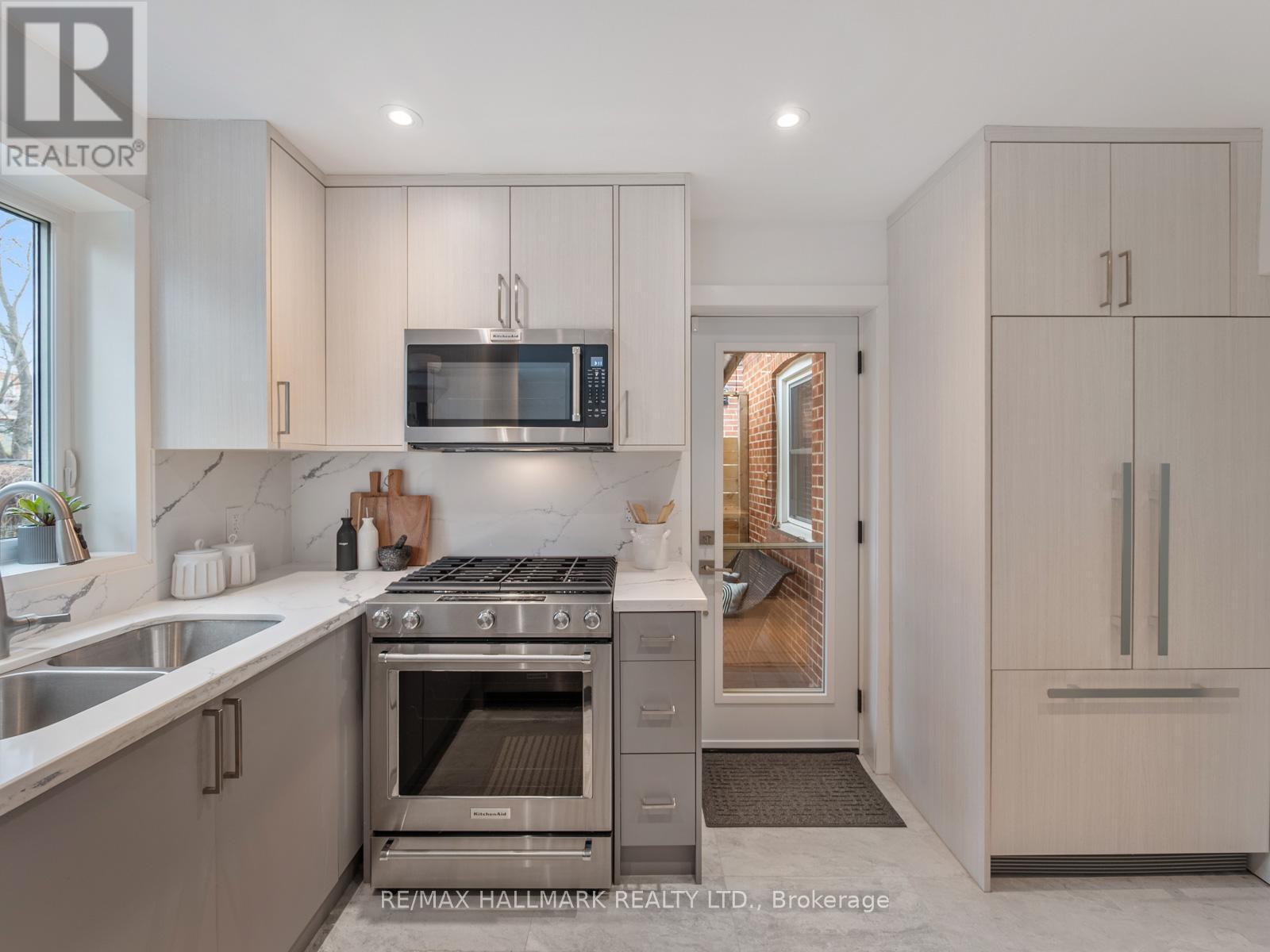 8 Glenvale Boulevard, Toronto, ON - Indoor Photo Showing Kitchen With Double Sink