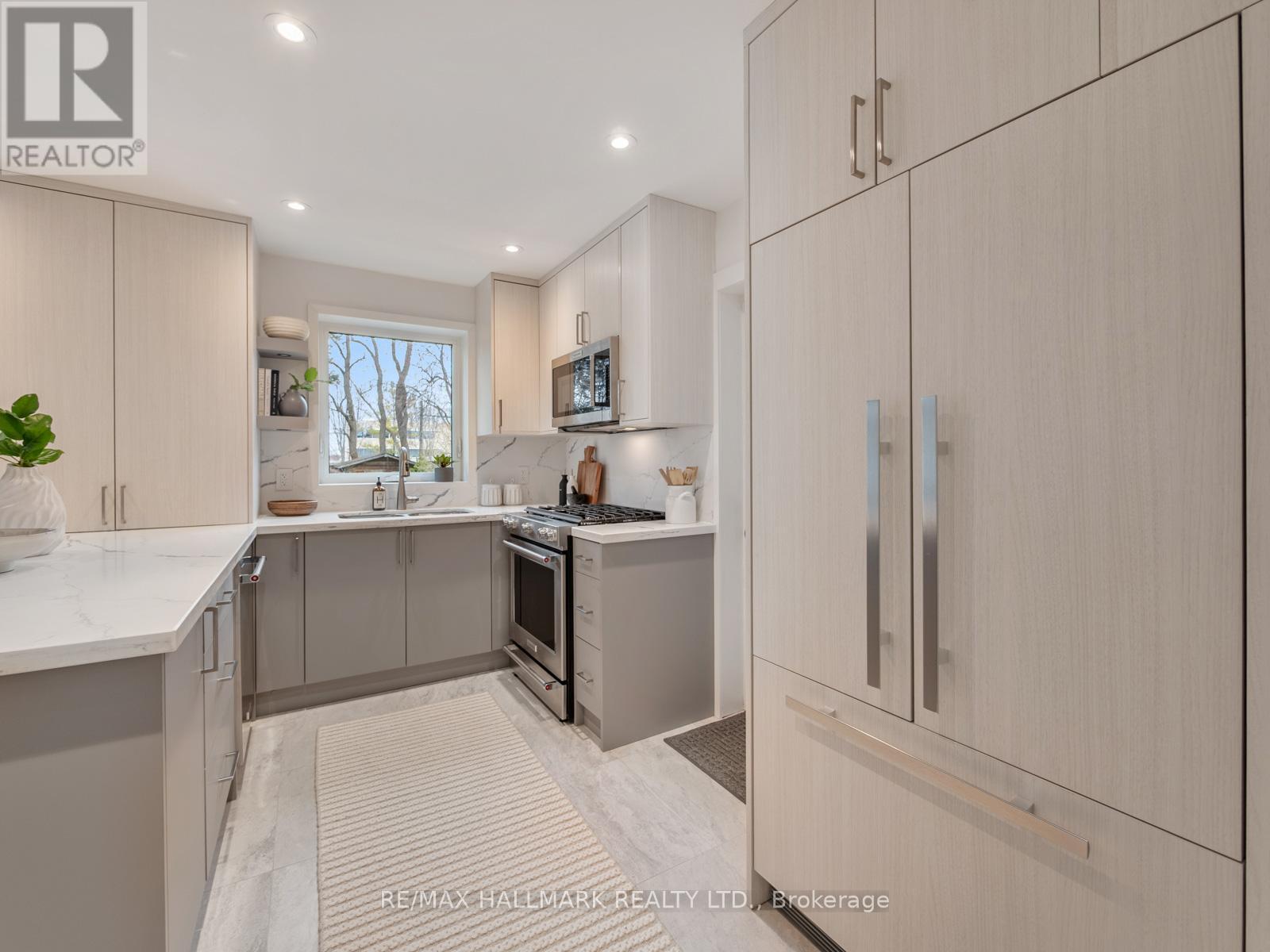 8 Glenvale Boulevard, Toronto, ON - Indoor Photo Showing Kitchen