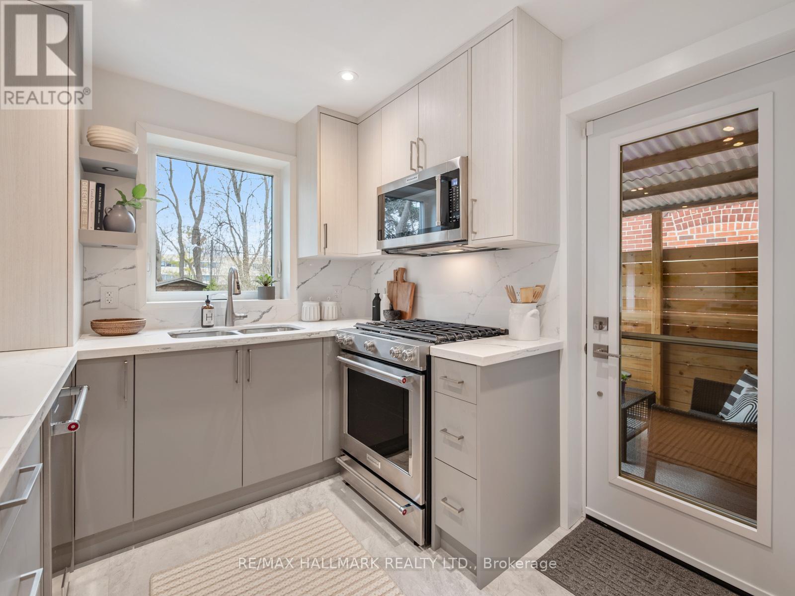 8 Glenvale Boulevard, Toronto, ON - Indoor Photo Showing Kitchen