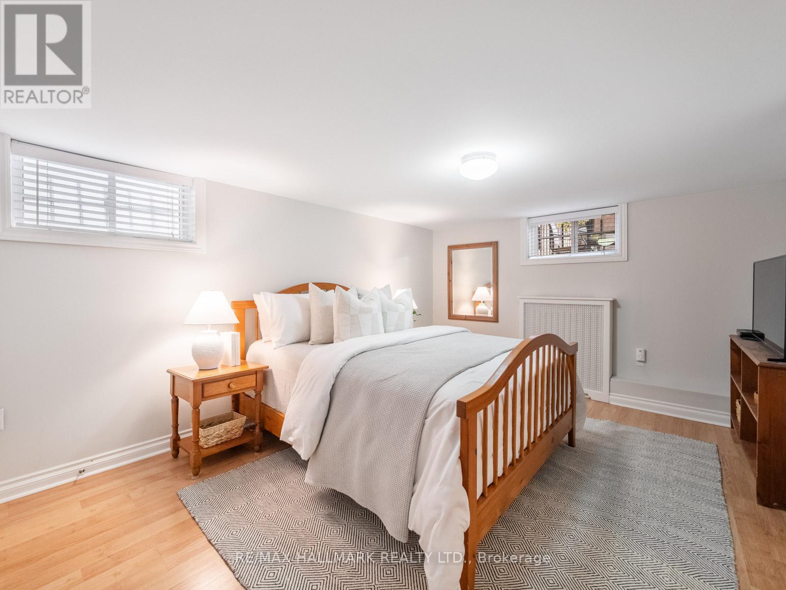 8 Glenvale Boulevard, Toronto, ON - Indoor Photo Showing Bedroom