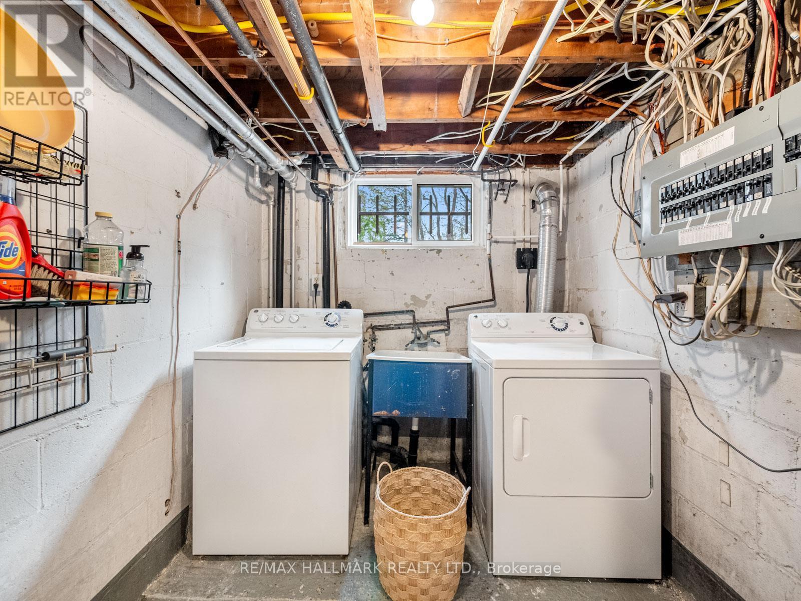 8 Glenvale Boulevard, Toronto, ON - Indoor Photo Showing Laundry Room