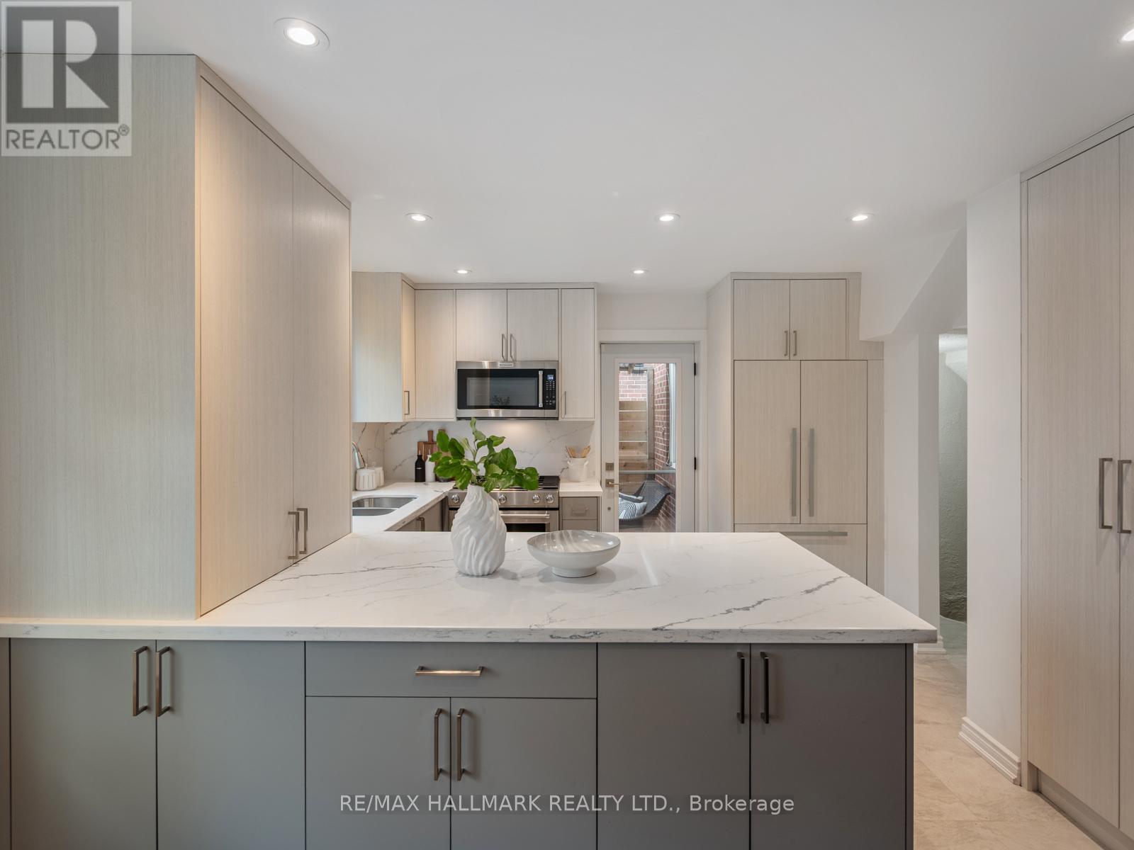 8 Glenvale Boulevard, Toronto, ON - Indoor Photo Showing Kitchen With Double Sink