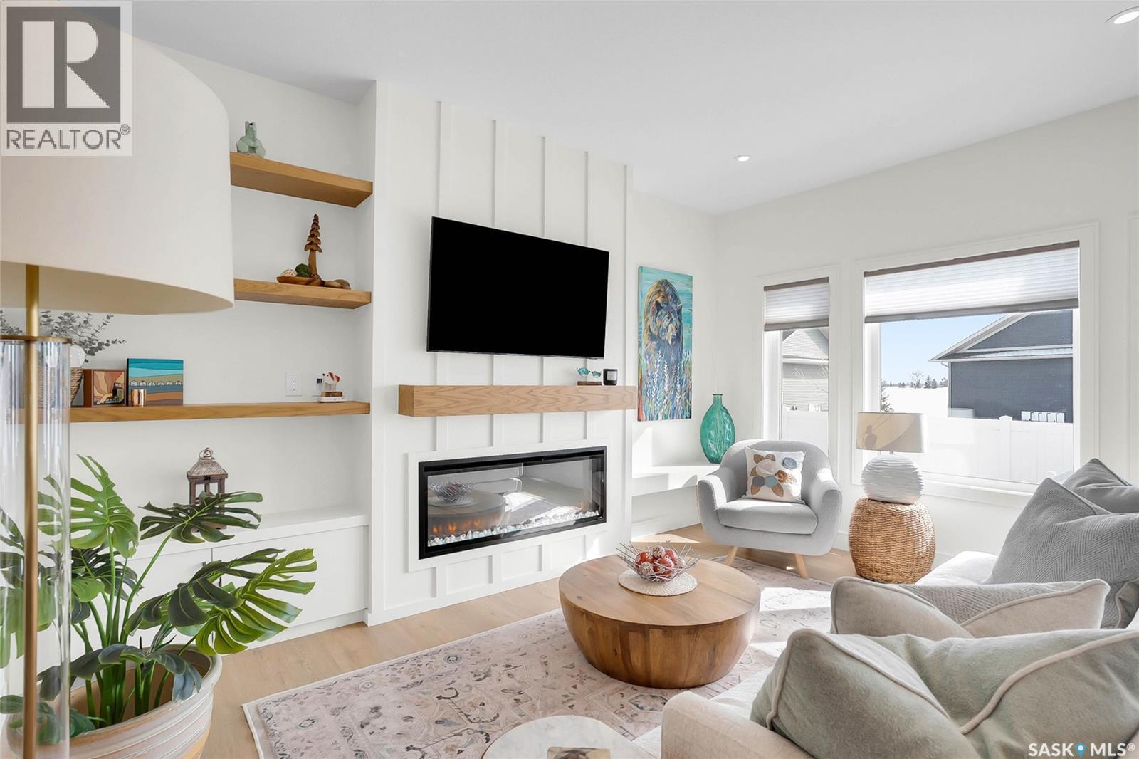 9 437 Palmer Crescent, Warman, SK - Indoor Photo Showing Living Room With Fireplace
