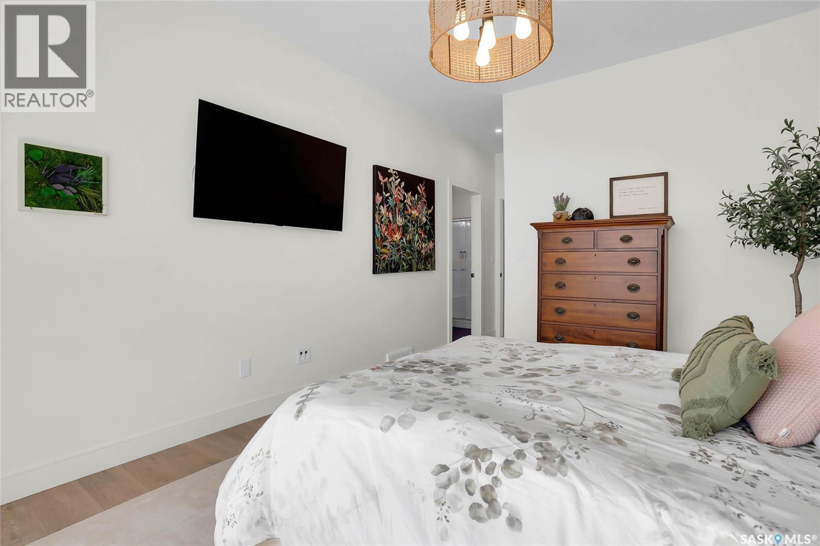 9 437 Palmer Crescent, Warman, SK - Indoor Photo Showing Bedroom
