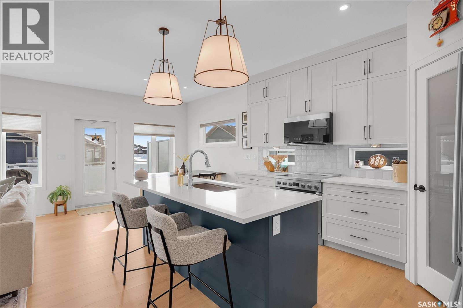 9 437 Palmer Crescent, Warman, SK - Indoor Photo Showing Kitchen With Upgraded Kitchen