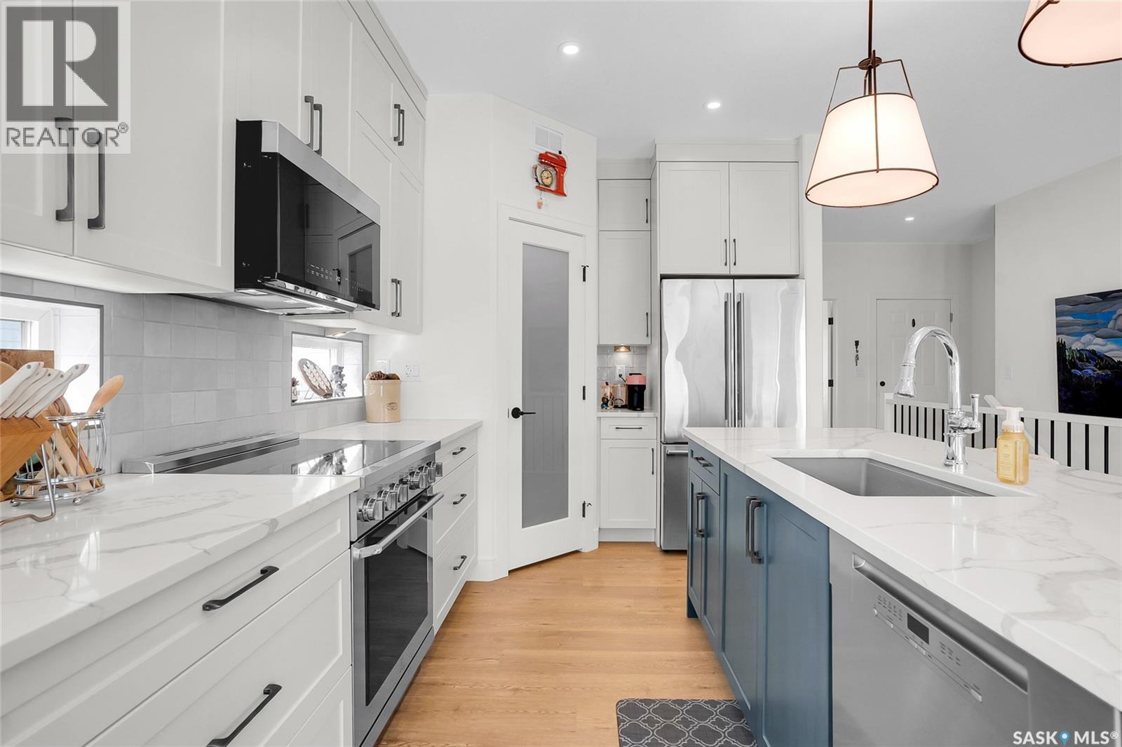 9 437 Palmer Crescent, Warman, SK - Indoor Photo Showing Kitchen With Upgraded Kitchen