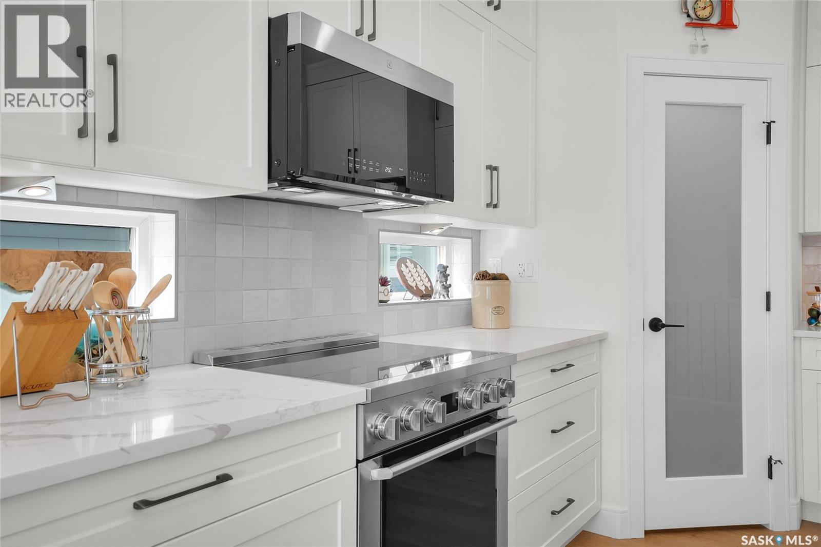 9 437 Palmer Crescent, Warman, SK - Indoor Photo Showing Kitchen With Upgraded Kitchen