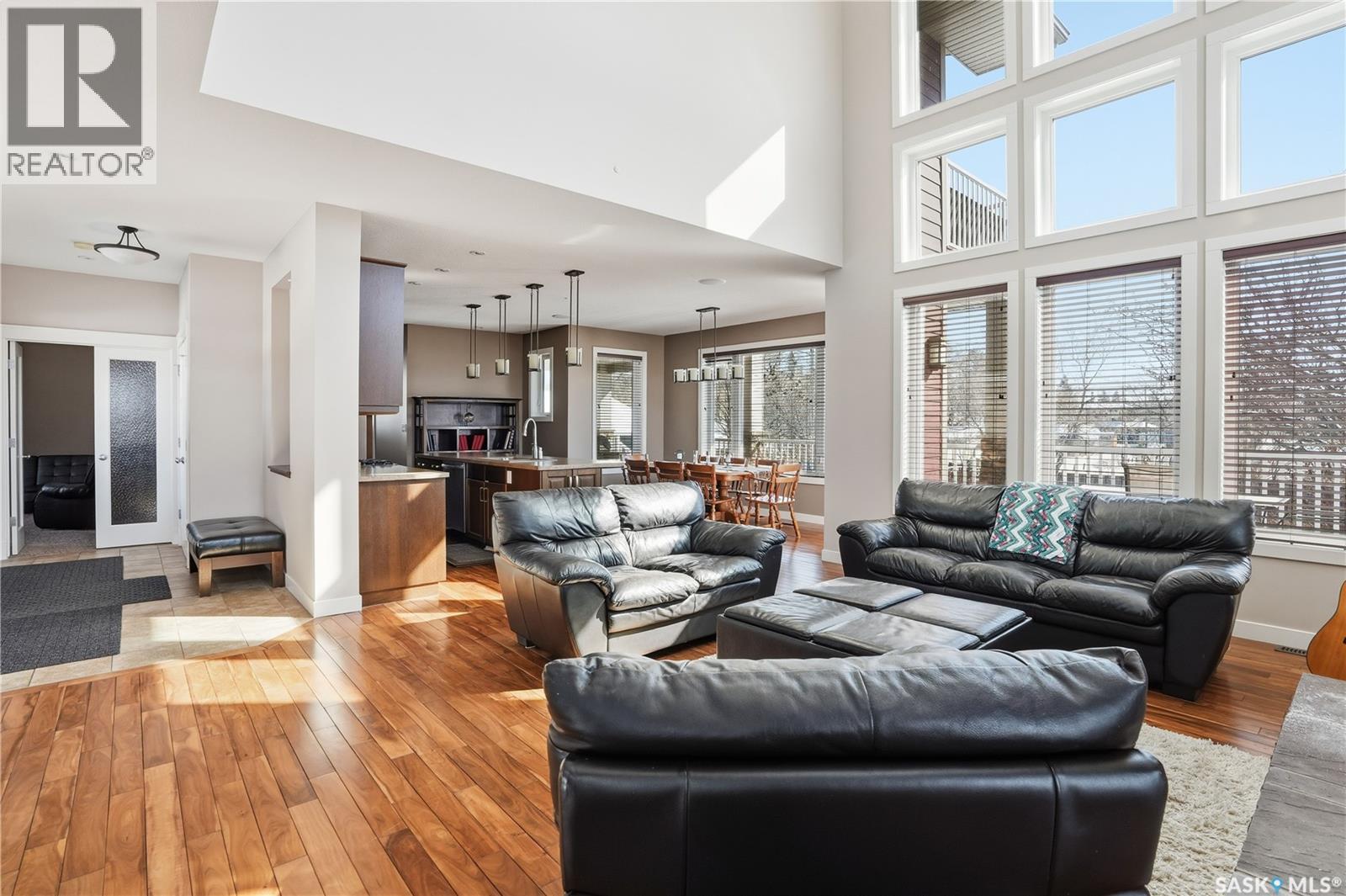 3229 18Th Avenue, Regina, SK - Indoor Photo Showing Living Room