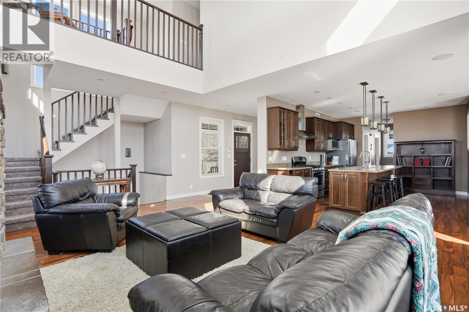 3229 18Th Avenue, Regina, SK - Indoor Photo Showing Living Room