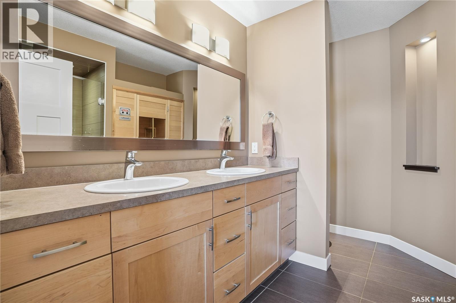 3229 18Th Avenue, Regina, SK - Indoor Photo Showing Bathroom