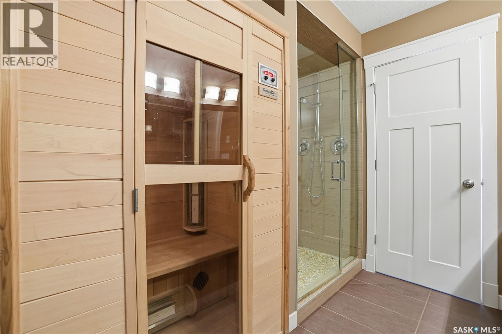 3229 18Th Avenue, Regina, SK - Indoor Photo Showing Bathroom