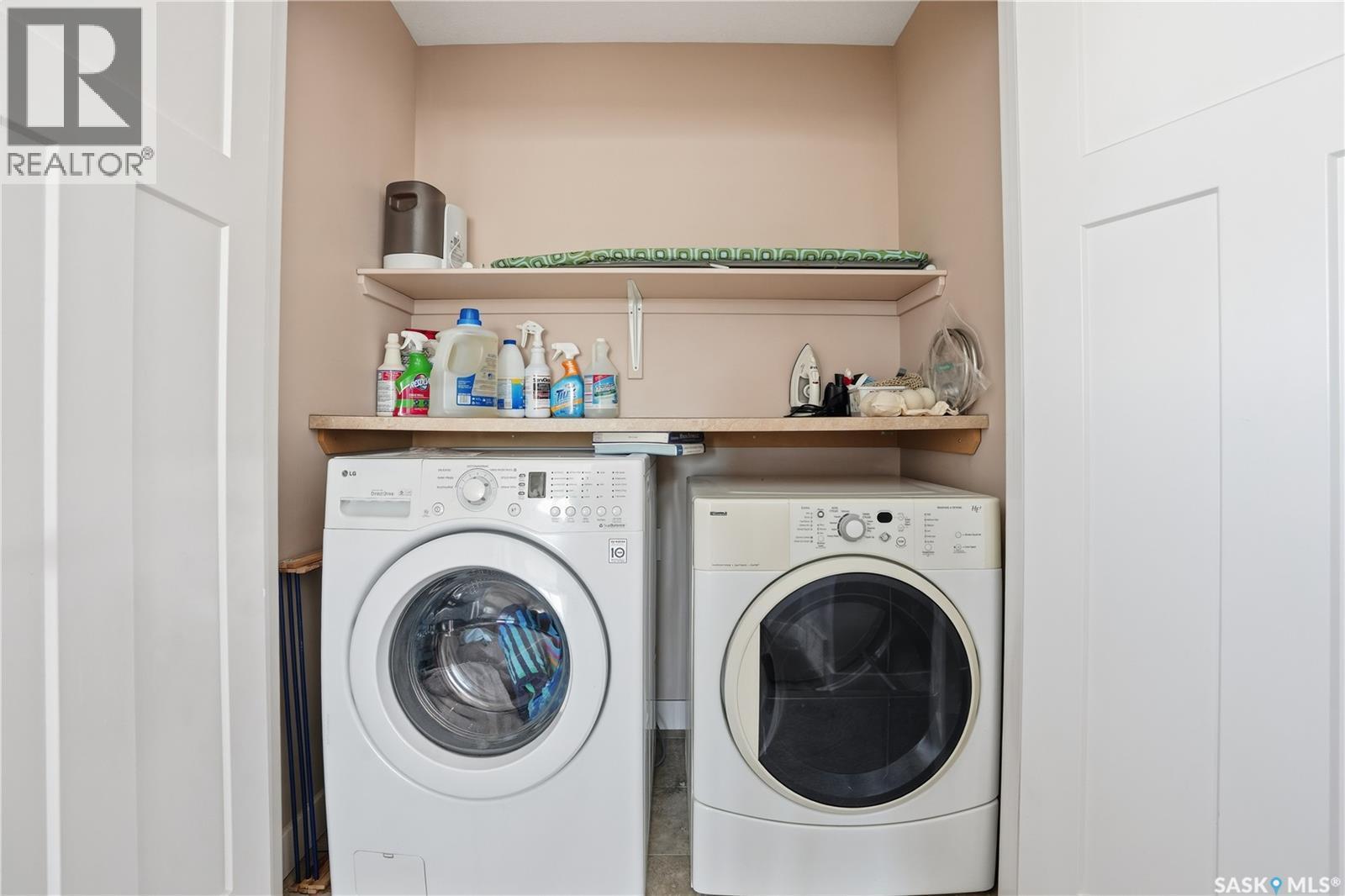3229 18Th Avenue, Regina, SK - Indoor Photo Showing Laundry Room