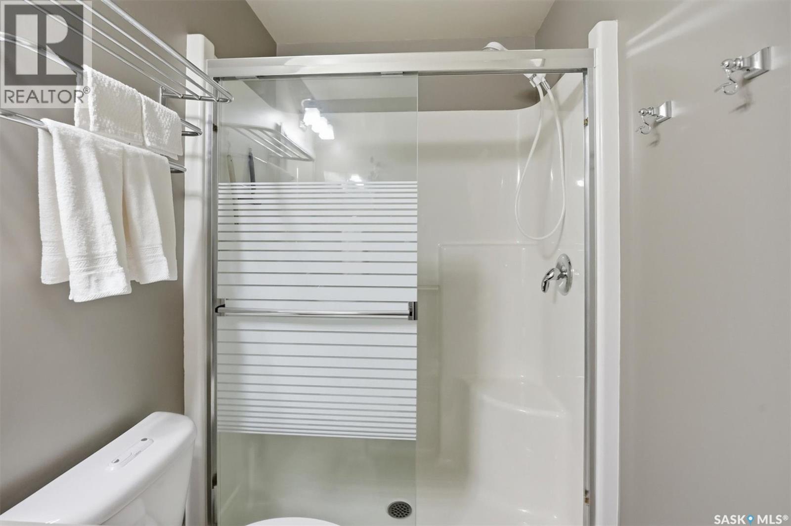 402 615 Saskatchewan Crescent W, Saskatoon, SK - Indoor Photo Showing Bathroom