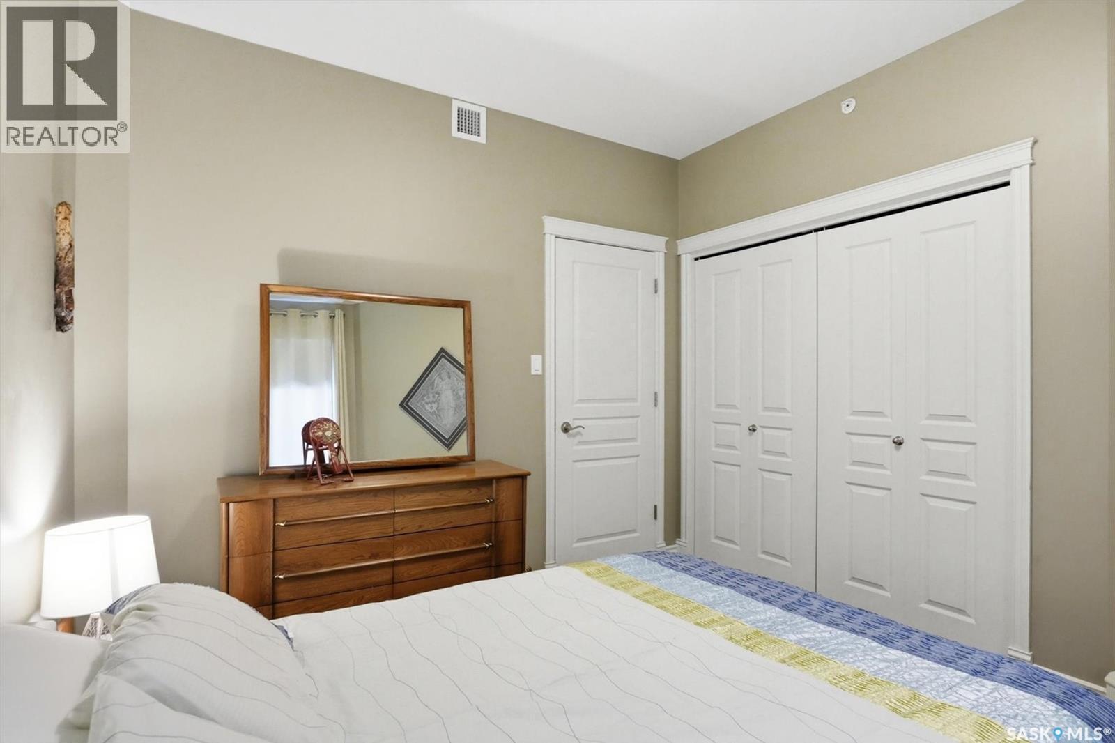 402 615 Saskatchewan Crescent W, Saskatoon, SK - Indoor Photo Showing Bedroom