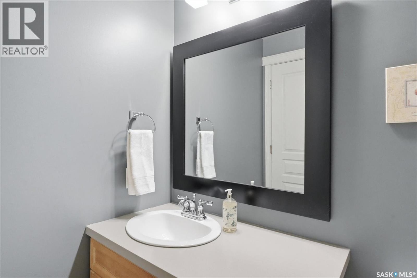 402 615 Saskatchewan Crescent W, Saskatoon, SK - Indoor Photo Showing Bathroom