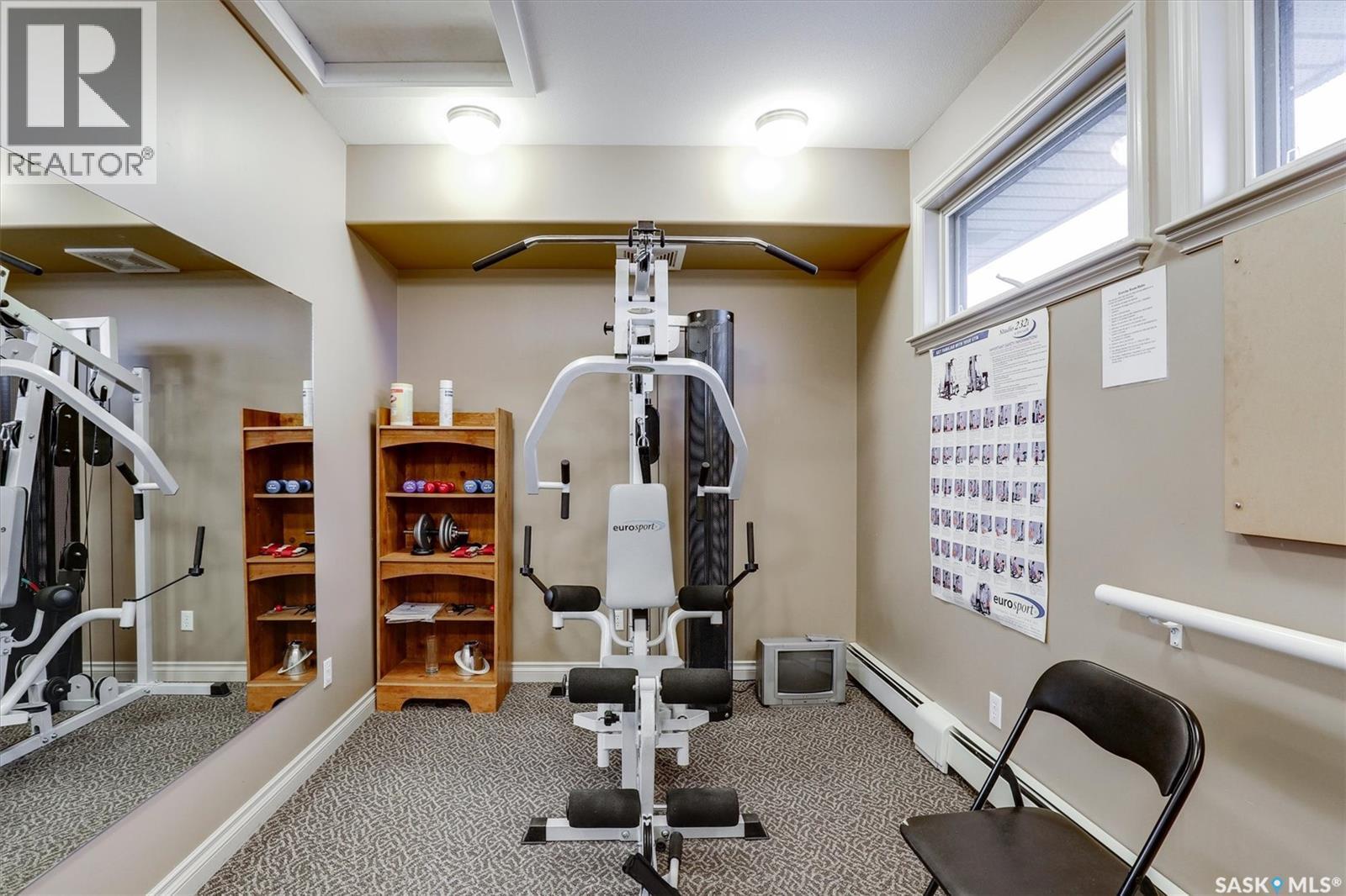 402 615 Saskatchewan Crescent W, Saskatoon, SK - Indoor Photo Showing Gym Room