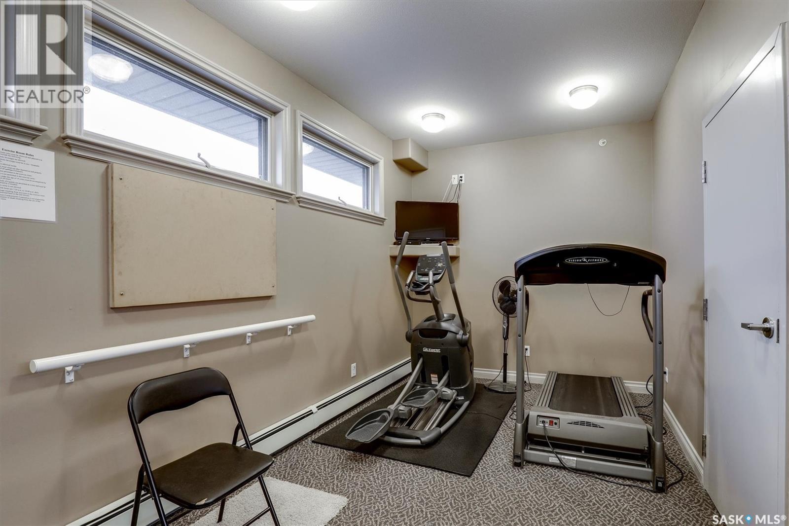 402 615 Saskatchewan Crescent W, Saskatoon, SK - Indoor Photo Showing Gym Room