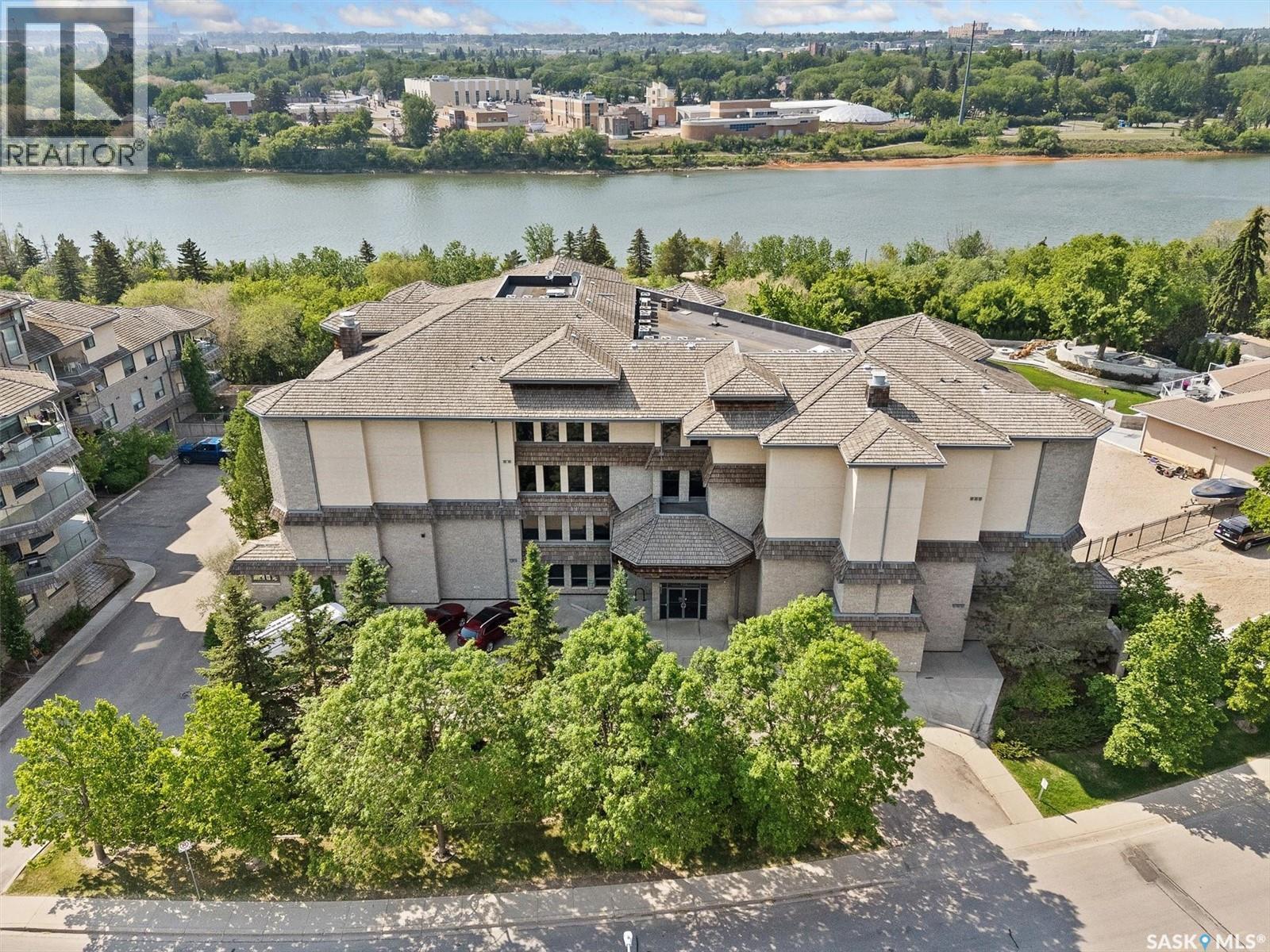 402 615 Saskatchewan Crescent W, Saskatoon, SK - Outdoor With Body Of Water With View