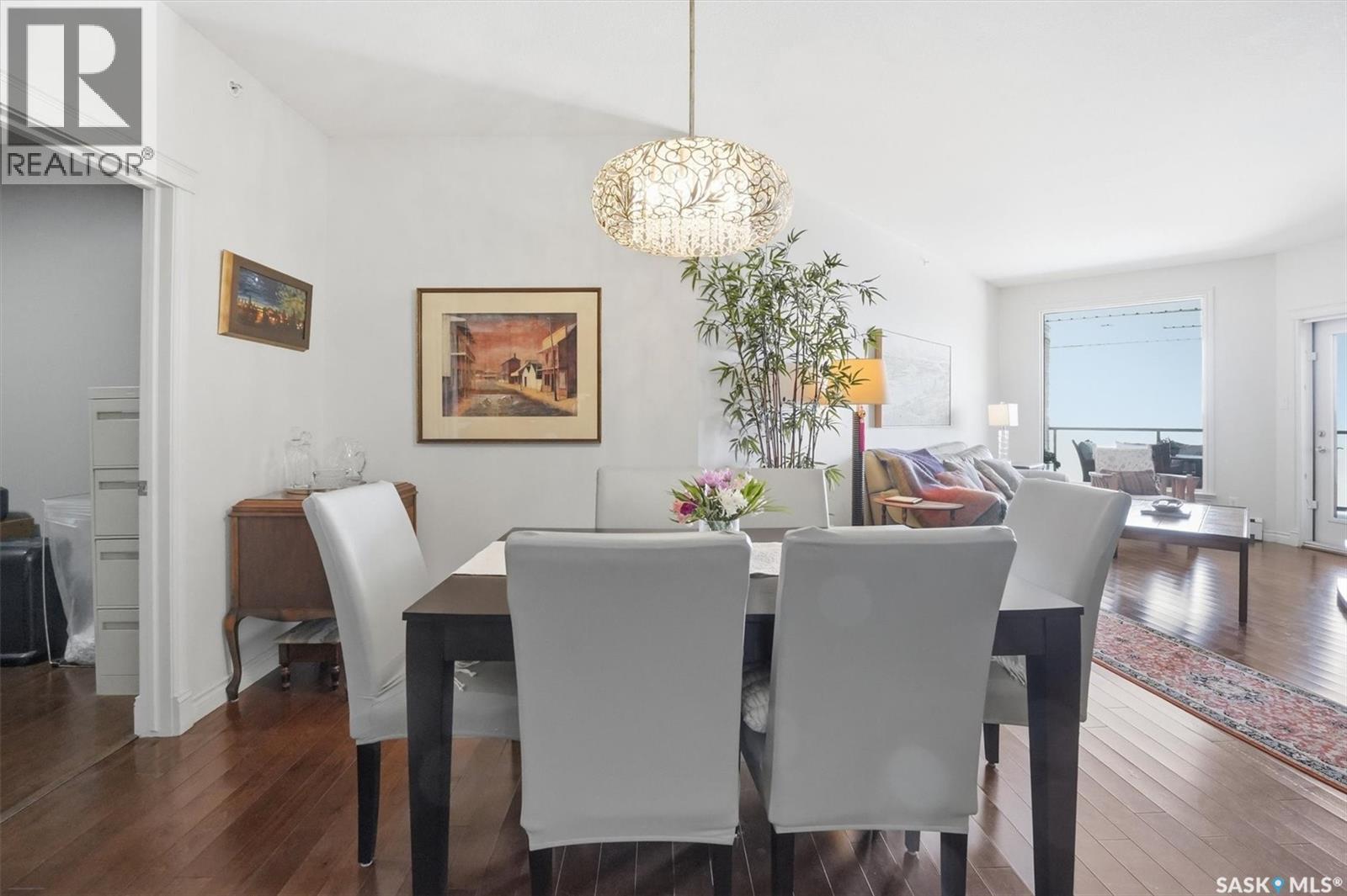 402 615 Saskatchewan Crescent W, Saskatoon, SK - Indoor Photo Showing Dining Room