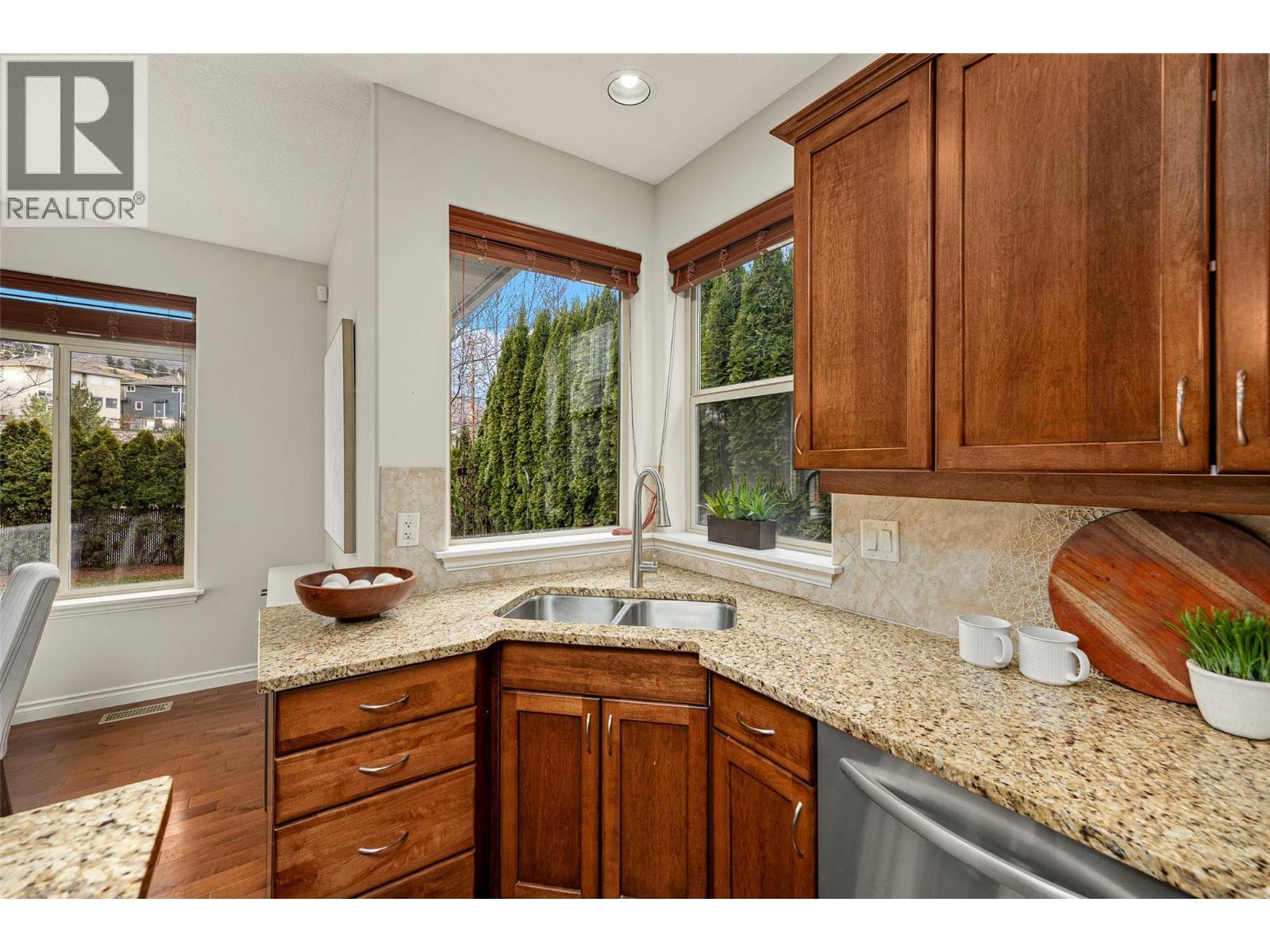 647 Peridot Place, Kelowna, BC - Indoor Photo Showing Kitchen With Double Sink