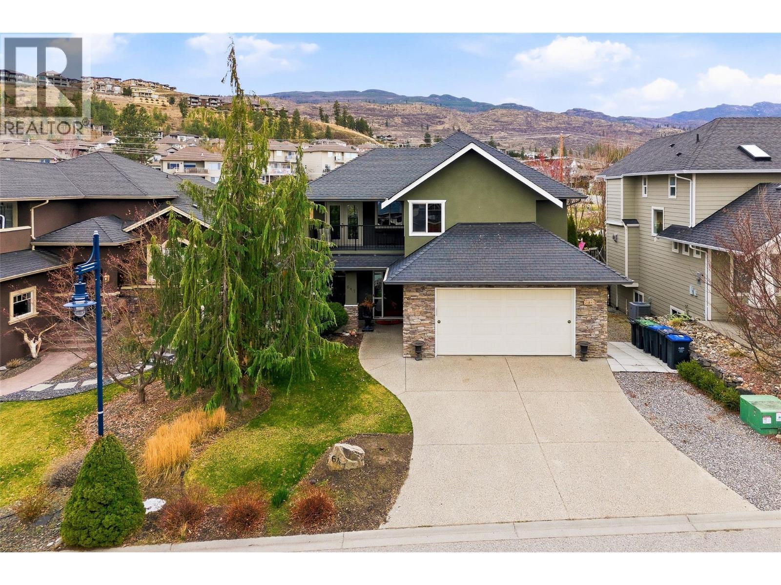 647 Peridot Place, Kelowna, BC - Outdoor With Facade