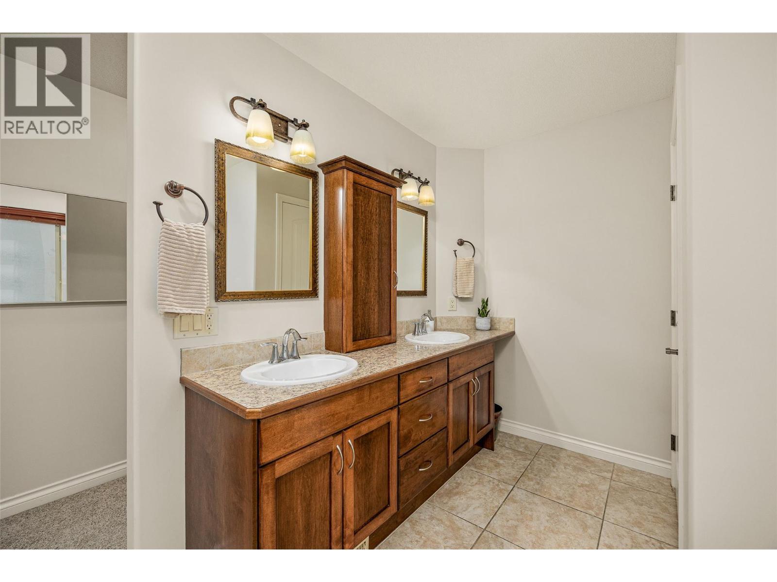647 Peridot Place, Kelowna, BC - Indoor Photo Showing Bathroom