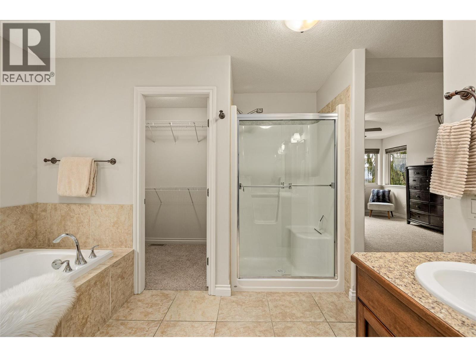 647 Peridot Place, Kelowna, BC - Indoor Photo Showing Bathroom